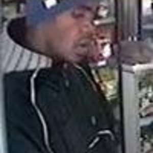 Hierdie winkelrower word deur die polisie gesoek.